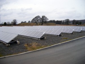 Flat plate solar panel array